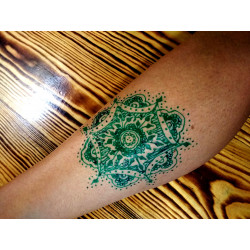Henna verde pentru tatuaje în con