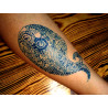 Gaiši zila henna tetovējumiem konusā