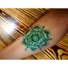 Tatuiruotė su žalia chna – laikinas piešinys